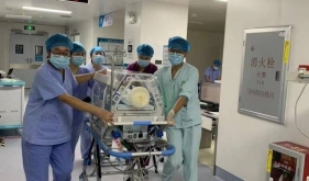 今年首例！中山博爱医院高龄产妇18分钟顺产三胞胎