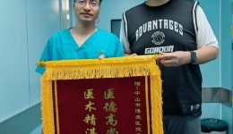 毕业班班主任告别两年失眠困局｜曾伟的锦旗故事