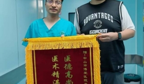 毕业班班主任告别两年失眠困局｜曾伟的锦旗故事