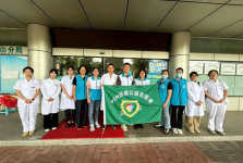 翻药箱、查过期！中山这群药师上门了，专治老人家“乱吃药”