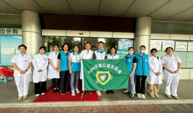 翻药箱、查过期！中山这群药师上门了，专治老人家“乱吃药”