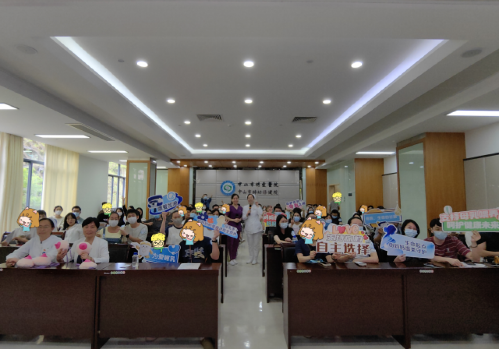 这堂“爸”气十足的母乳喂养指导课，笑着笑着就学会了！