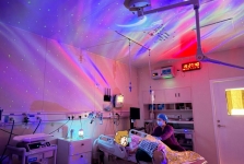 谁说生娃只能硬扛？这家产房抬头见星河、转身有拥抱，顺产都变容易了
