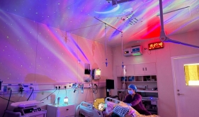 谁说生娃只能硬扛？这家产房抬头见星河、转身有拥抱，顺产都变容易了