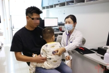 孩子反复发烧、喉咙发炎、口腔溃疡？市博爱医院医生提醒家长警惕这罕见病